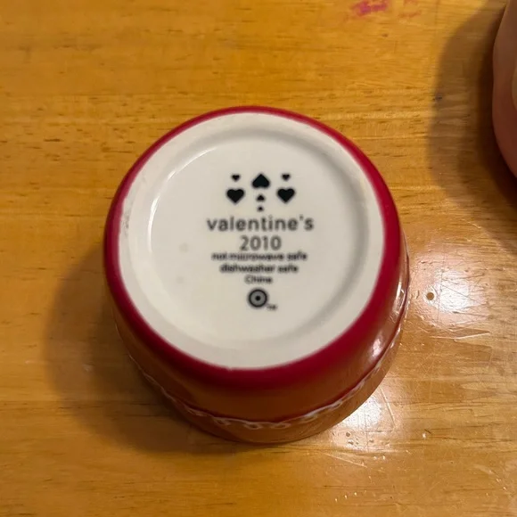 Cupcake with heart covered cup. - Picture 8 of 9